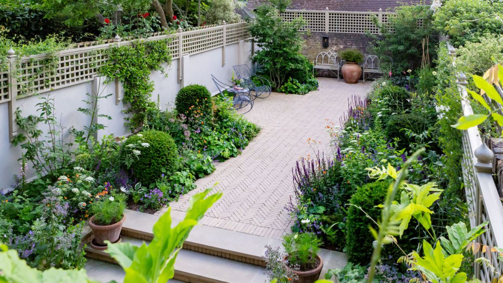 How to Design a Garden for Small Spaces